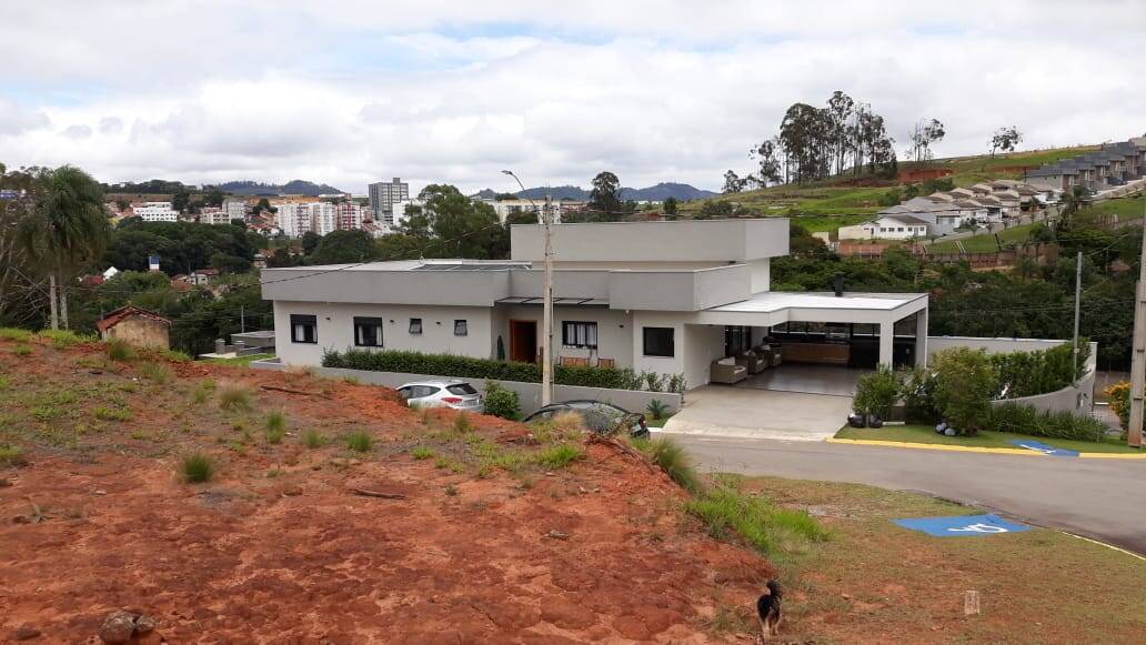 Casa de Condomínio à venda com 4 quartos, 342m² - Foto 1