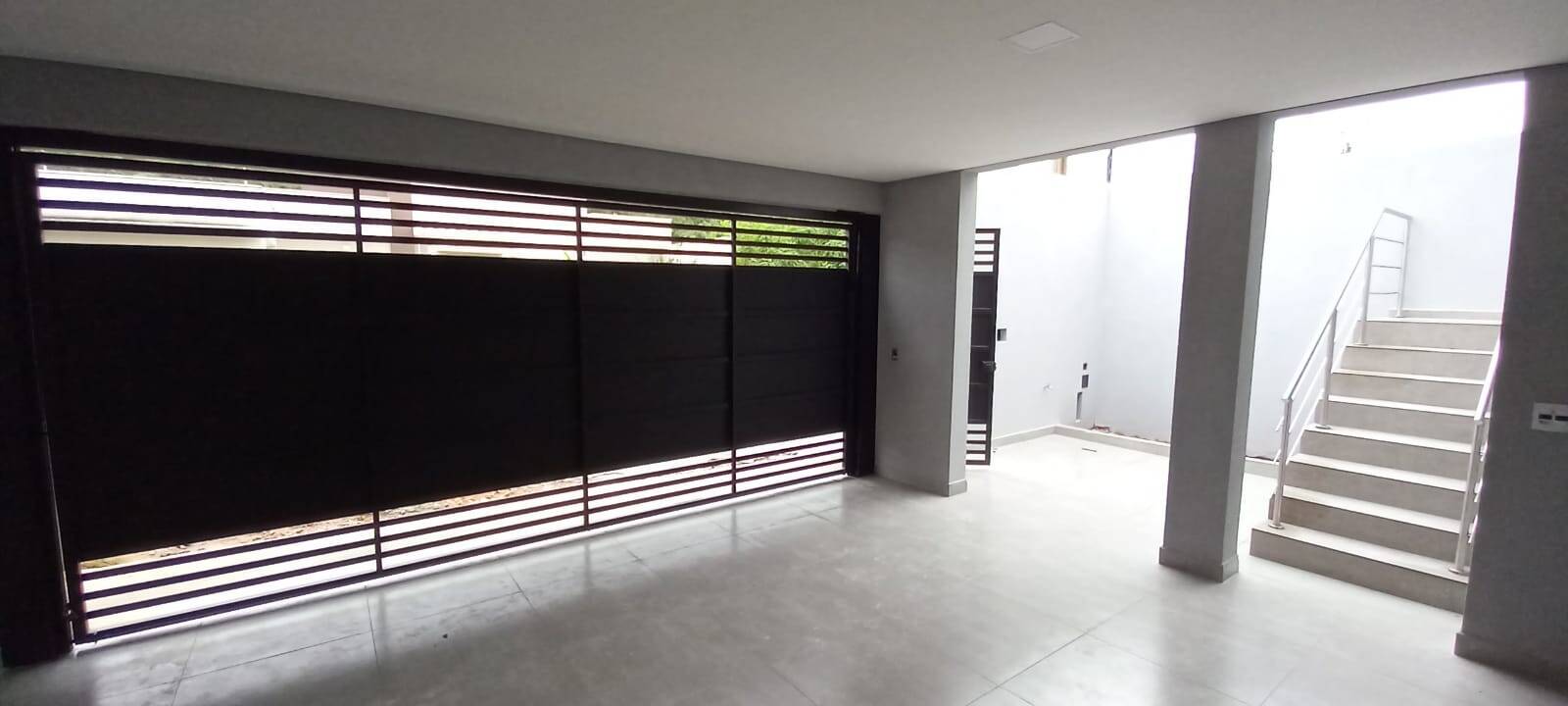 Casa à venda com 3 quartos, 250m² - Foto 2