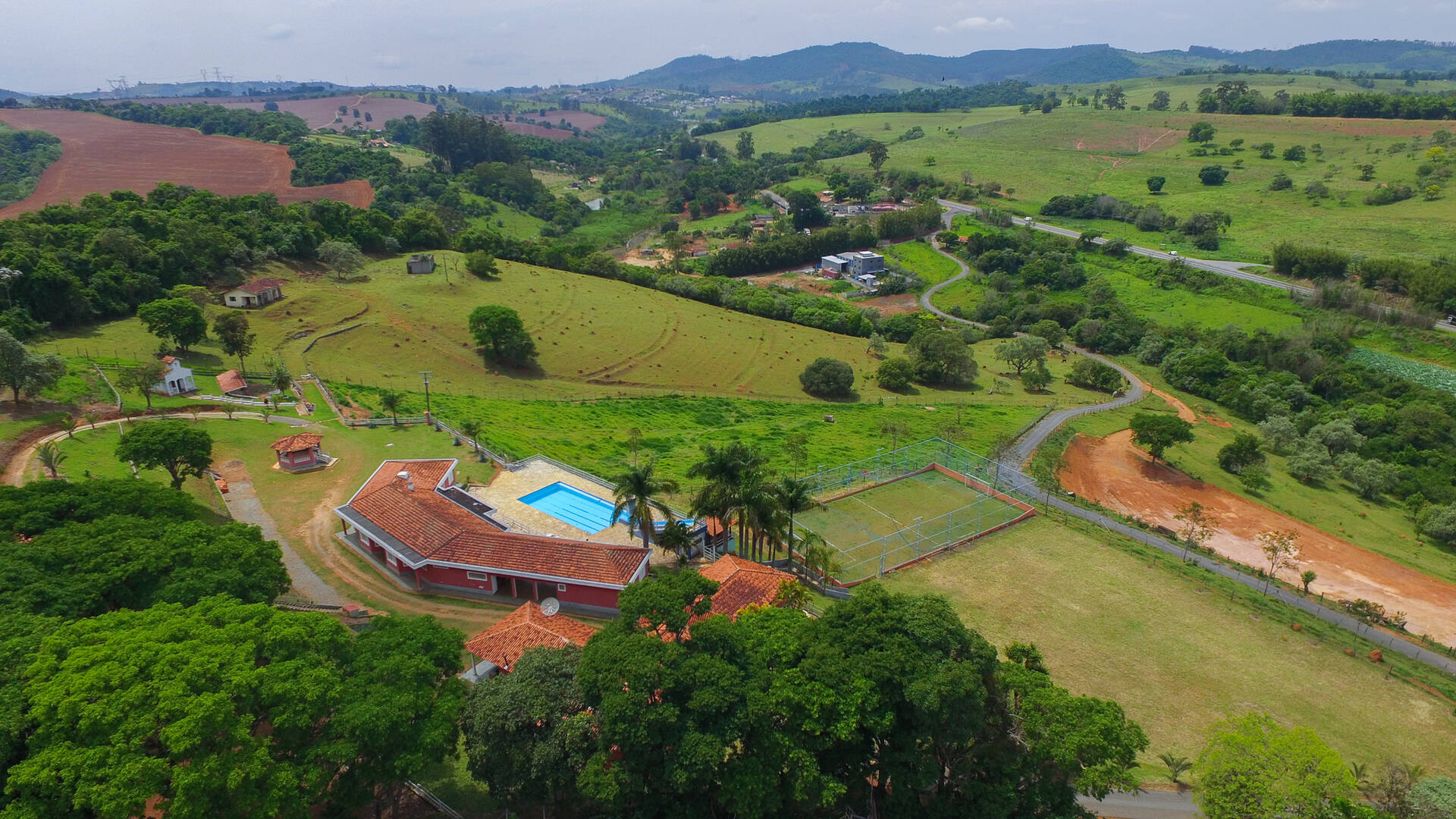 Fazenda à venda com 6 quartos, 1360m² - Foto 4