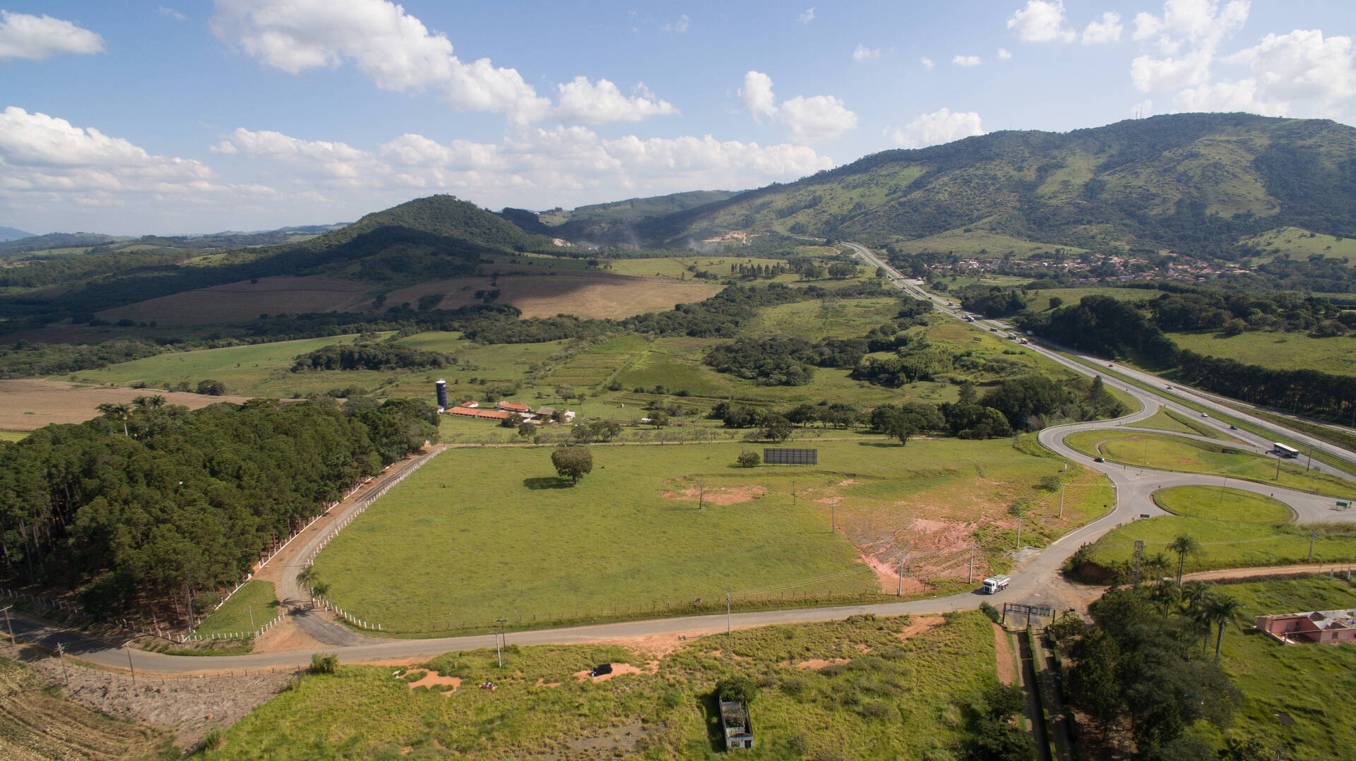 Loteamento e Condomínio à venda, 45000m² - Foto 1