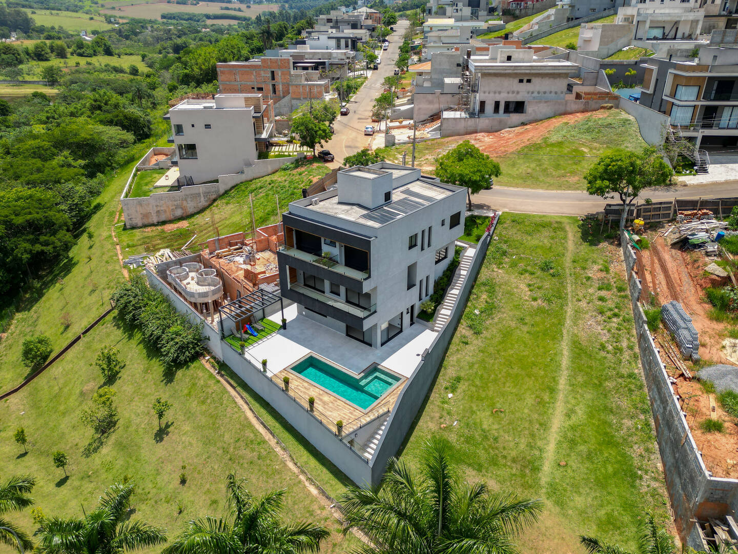 Casa à venda e aluguel com 4 quartos, 480m² - Foto 2