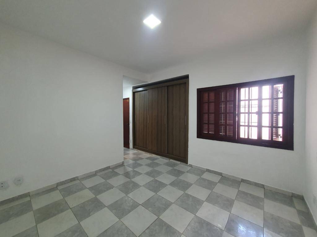 Casa para alugar com 3 quartos, 120m² - Foto 6