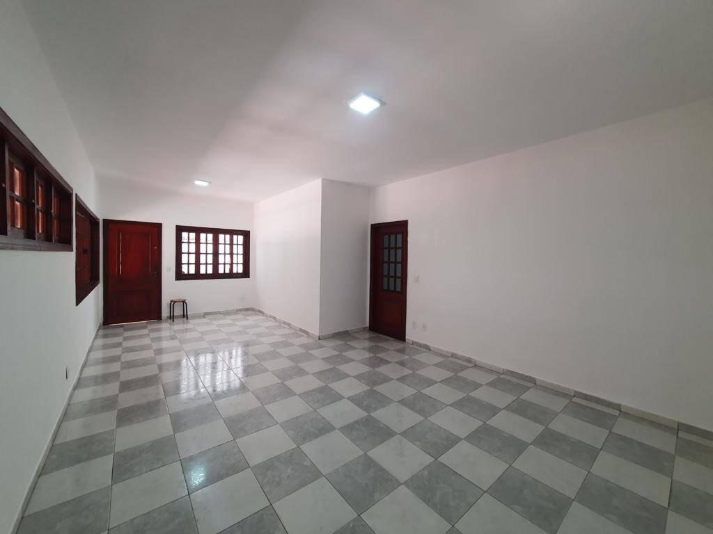 Casa para alugar com 3 quartos, 120m² - Foto 4