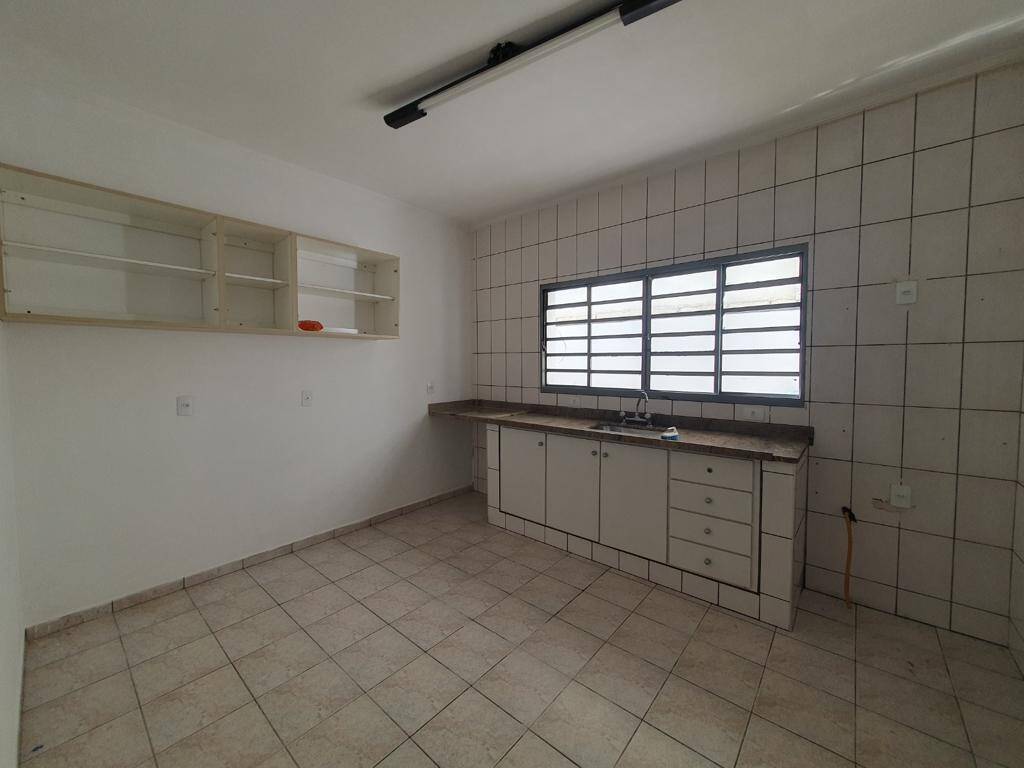 Casa para alugar com 3 quartos, 120m² - Foto 8