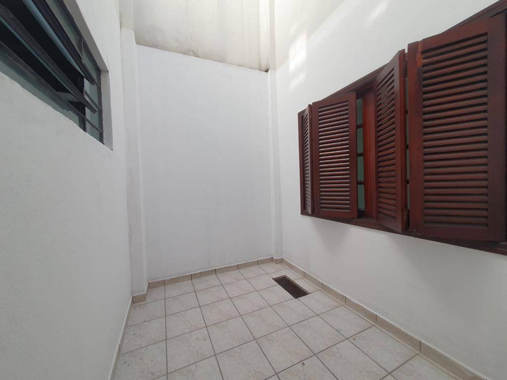 Casa para alugar com 3 quartos, 120m² - Foto 12